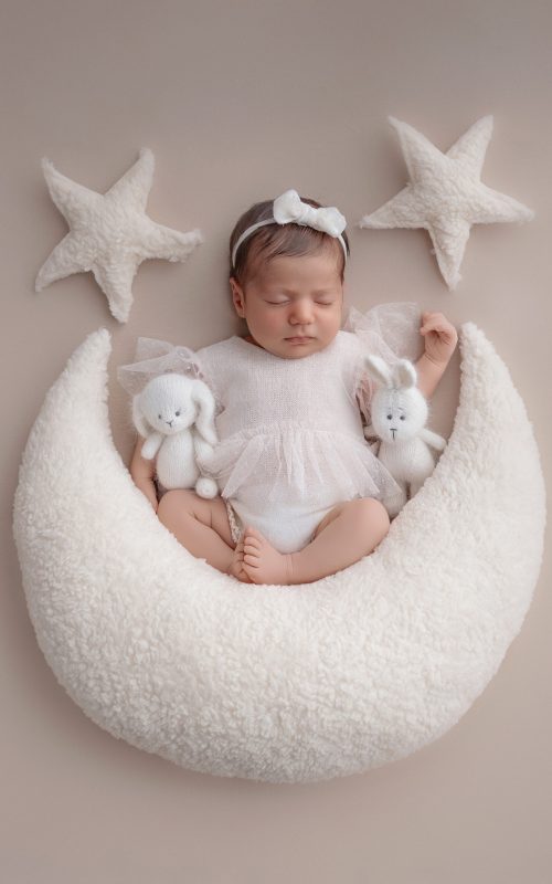 Newbornshooting auf Mond