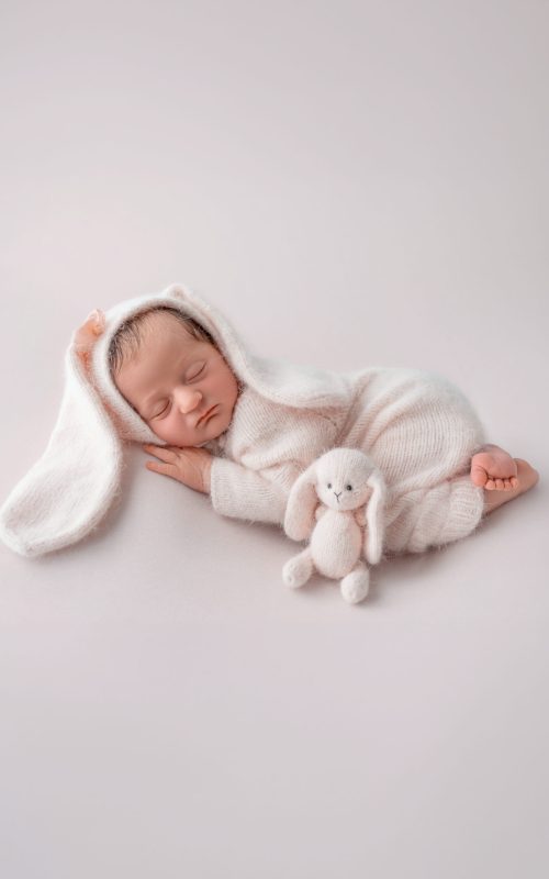 Newbornshooting mit Hasenanzug